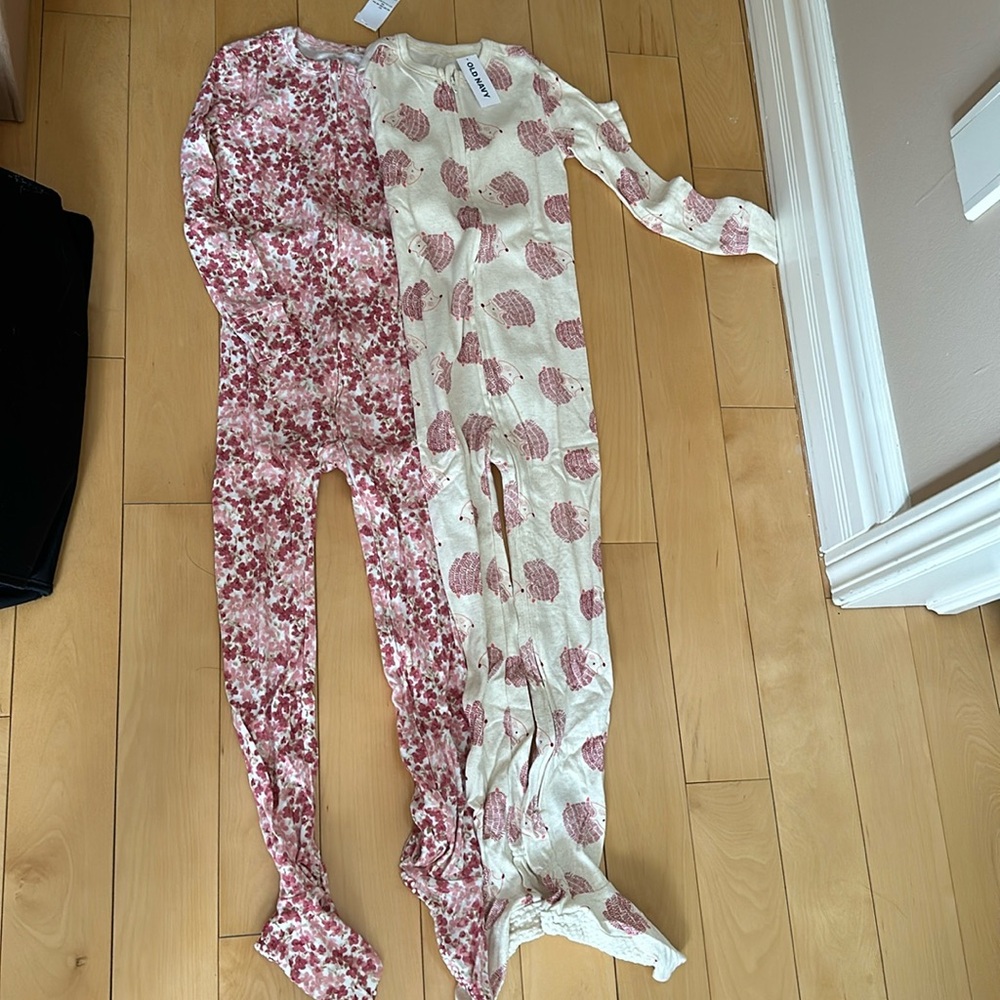 Lot of 2 footed sleepers size 5t